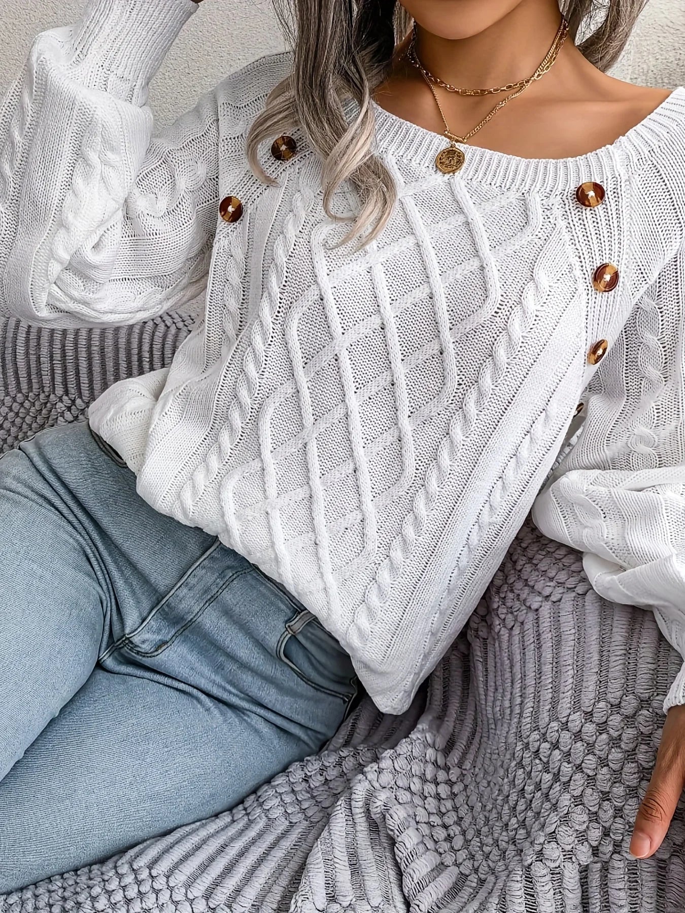 Elise Elegante Trui met Knoopjes